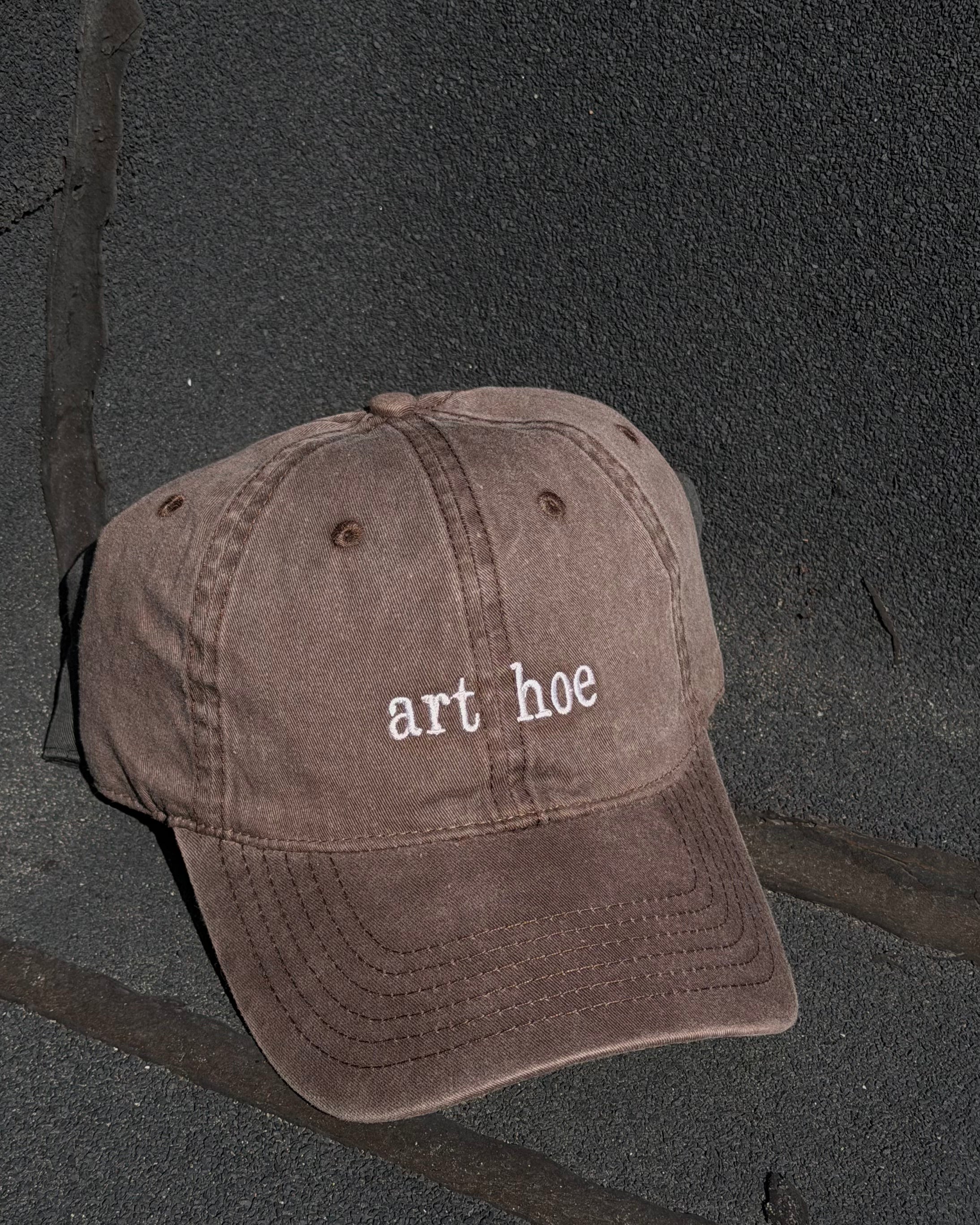 EMBROIDERED HAT - BROWN / WHITE THREAD